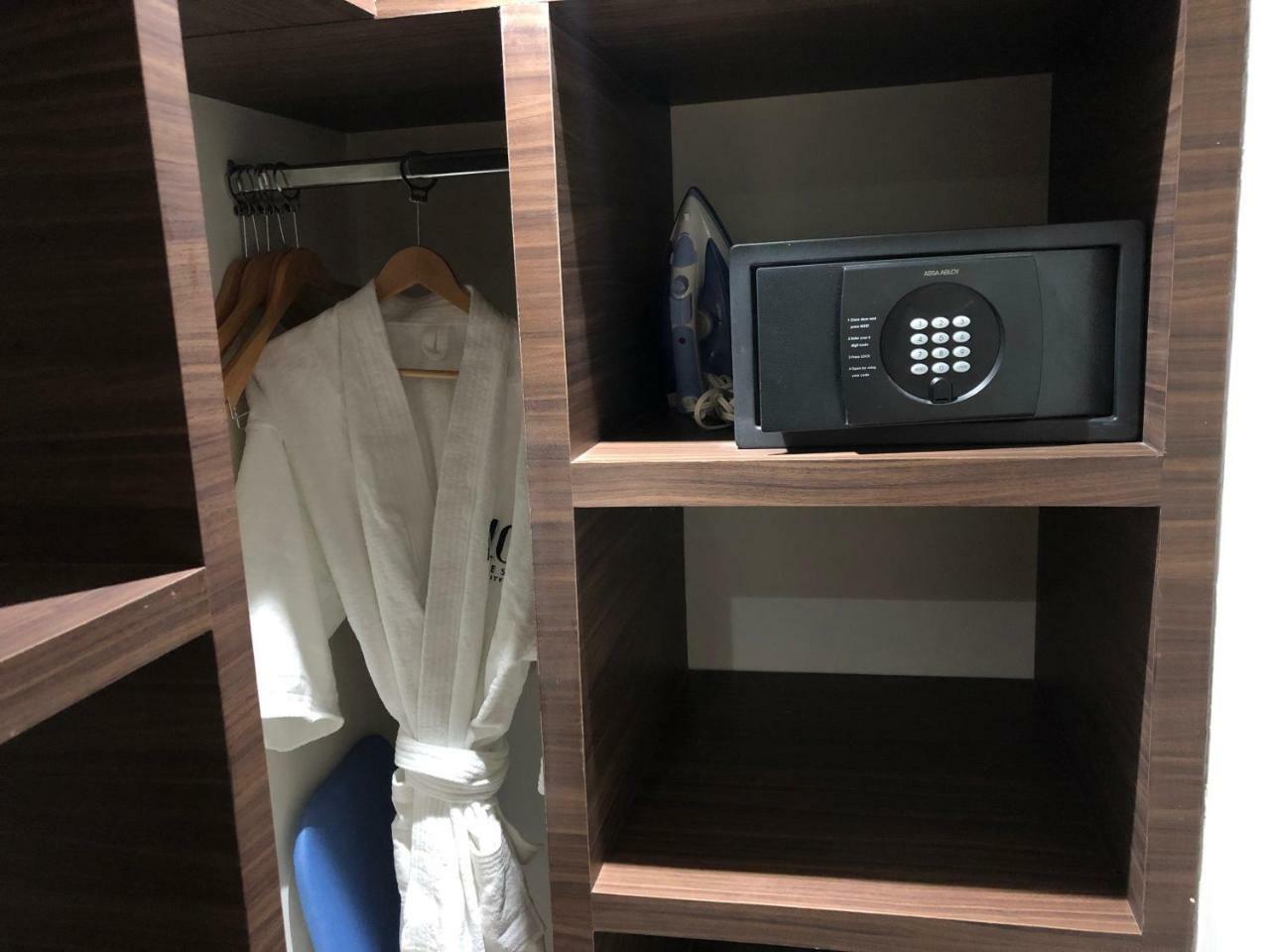 Mc Suites Mexico City Exterior photo A safe in a hotel room