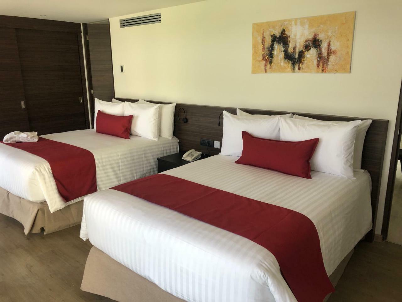 Mc Suites Mexico City Exterior photo A room at the hotel