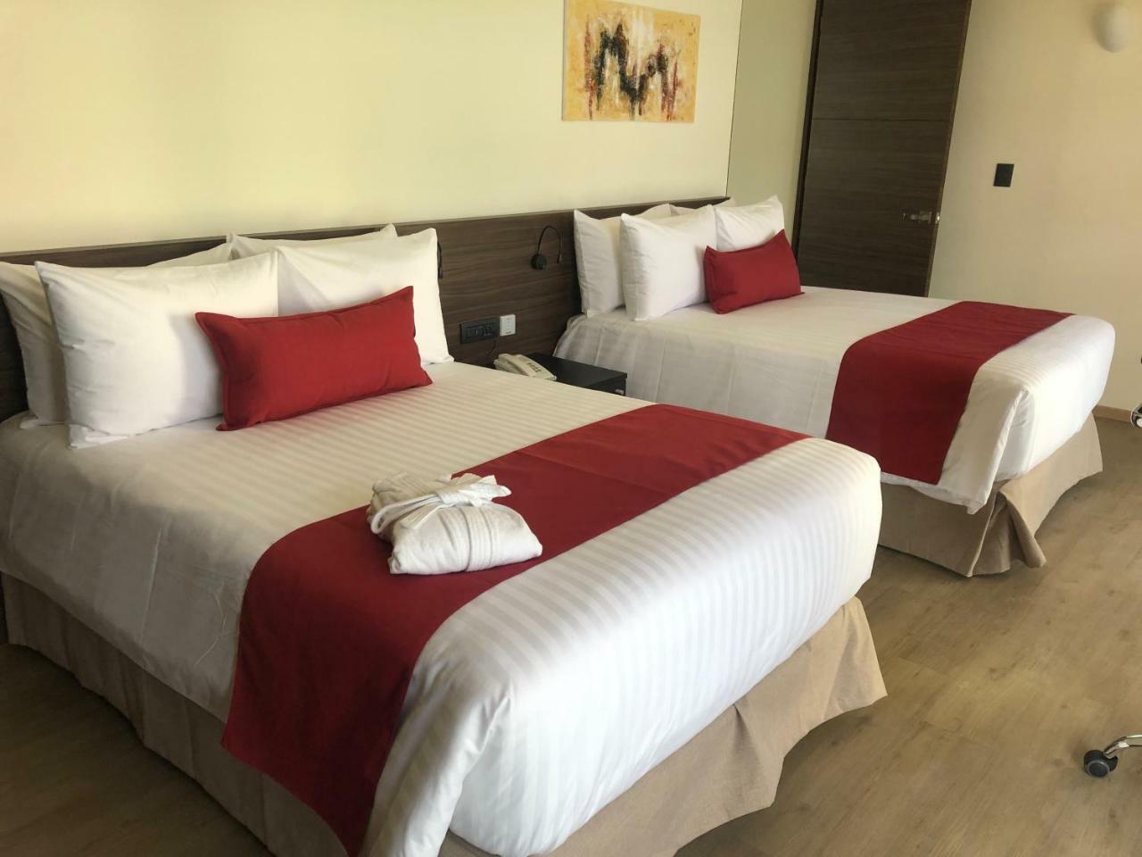 Mc Suites Mexico City Exterior photo A guest room at the hotel