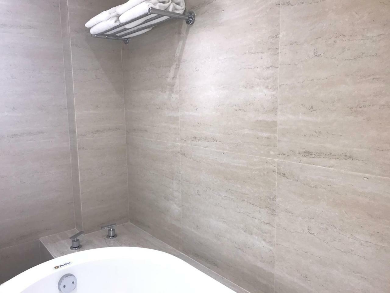 Mc Suites Mexico City Exterior photo Bathroom in a hotel
