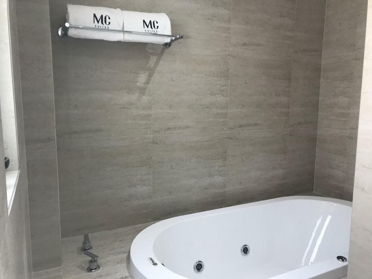 Mc Suites Mexico City Exterior photo A modern bathtub