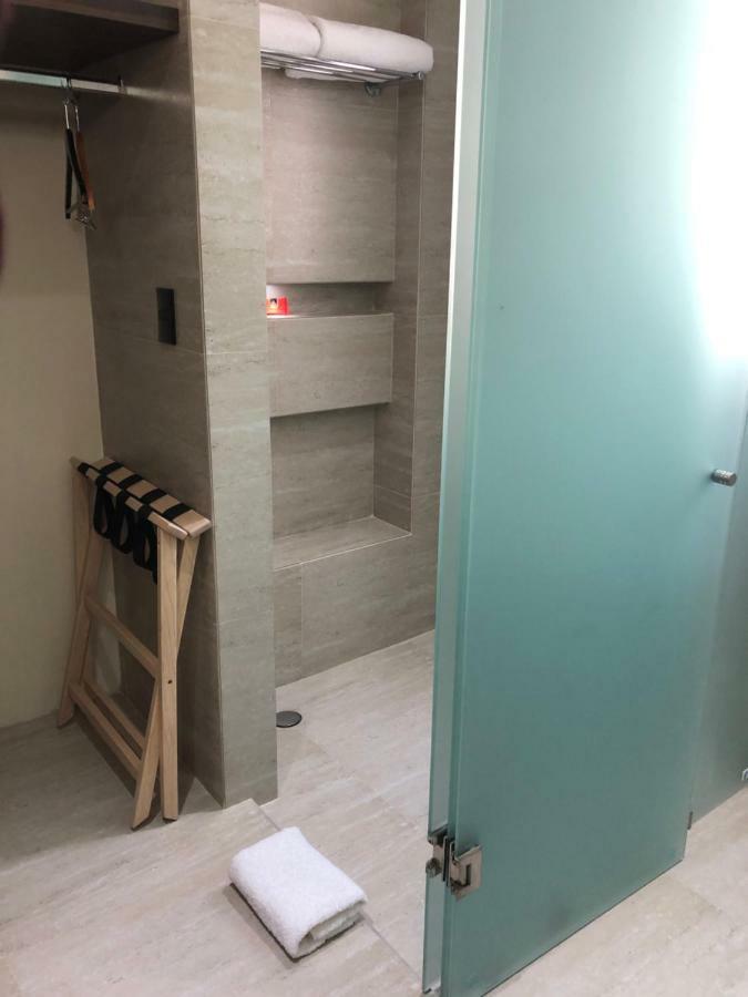 Mc Suites Mexico City Exterior photo A shower with a wet room